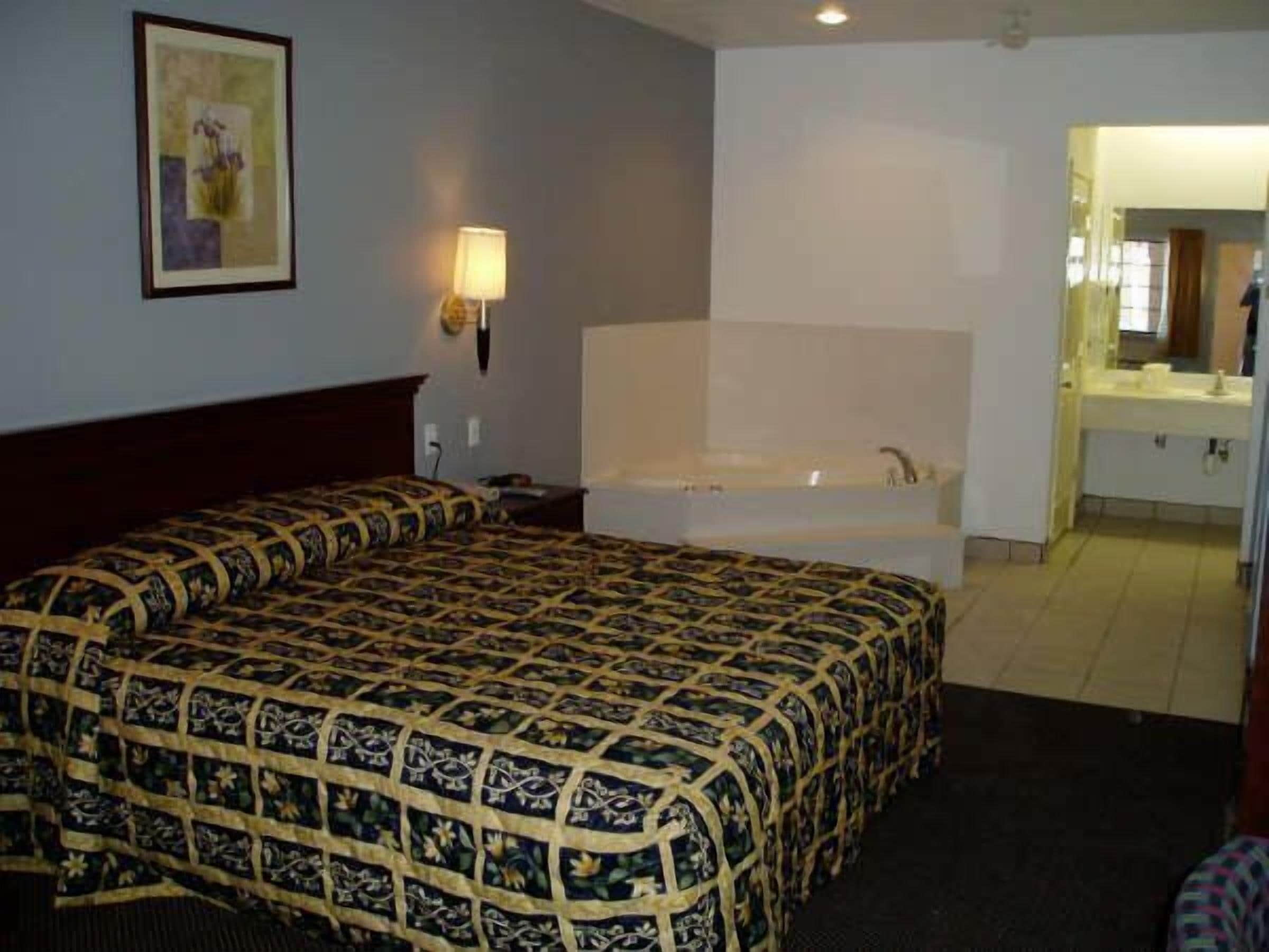 標準客房, 1 張特大雙人床 | 書桌、免費無線上網、床單、無障礙通道