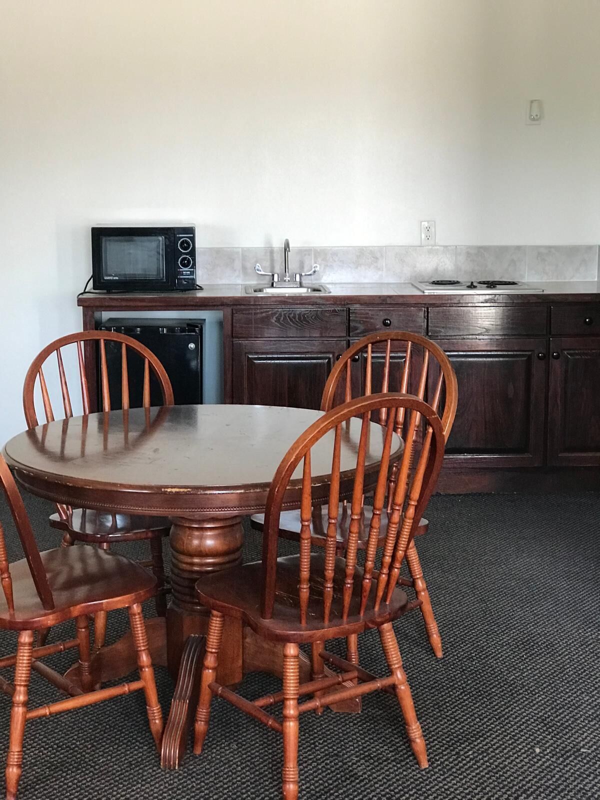 Standard room with two queen beds | Private kitchen | Fridge, microwave