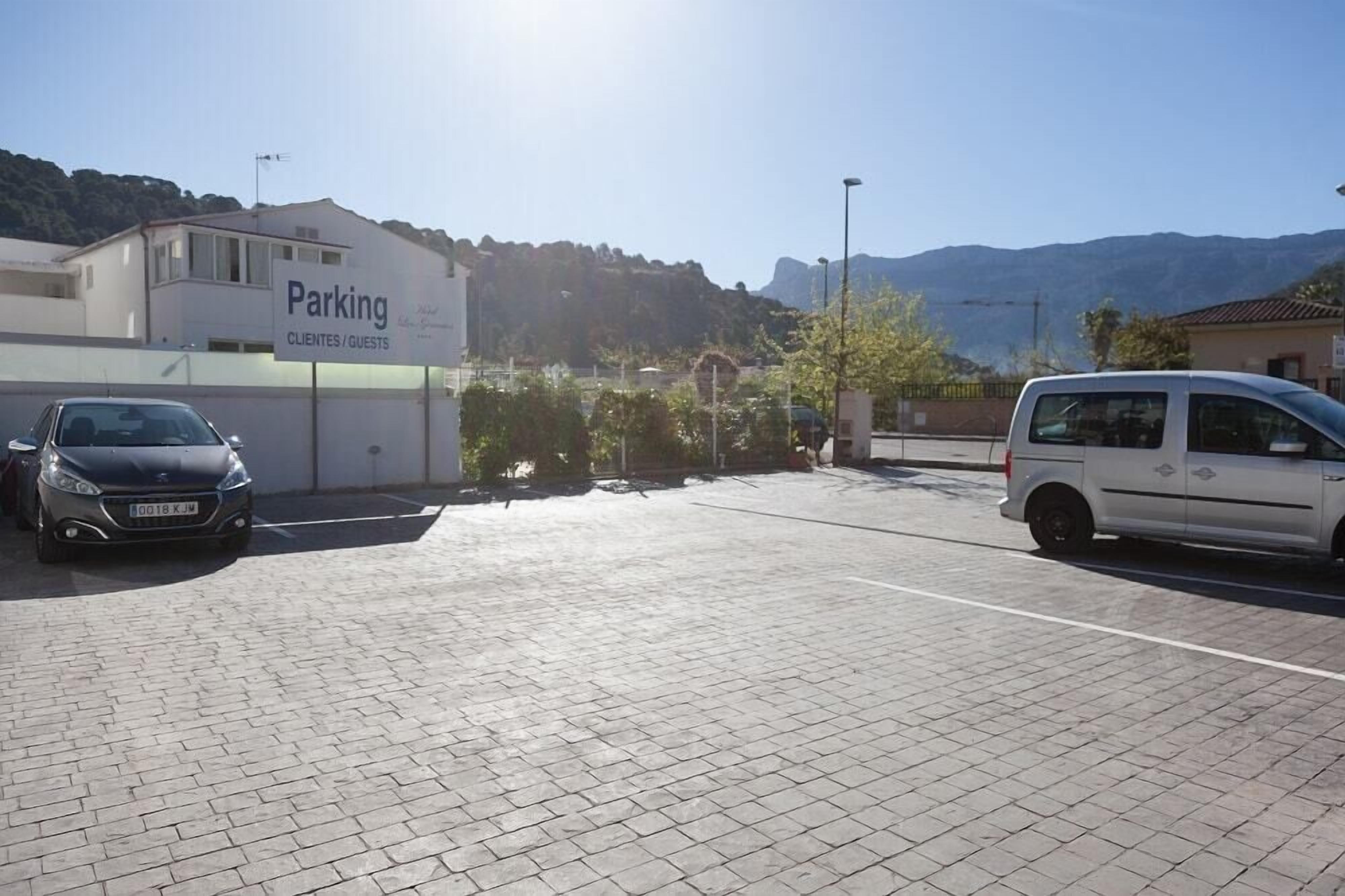 self-parking (surcharge) 12 per day