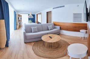 Premium Suite, Terrace, Partial Ocean View | Minibar, desk, blackout drapes, iron/ironing board - Hotel Los Geranios (Sóller)