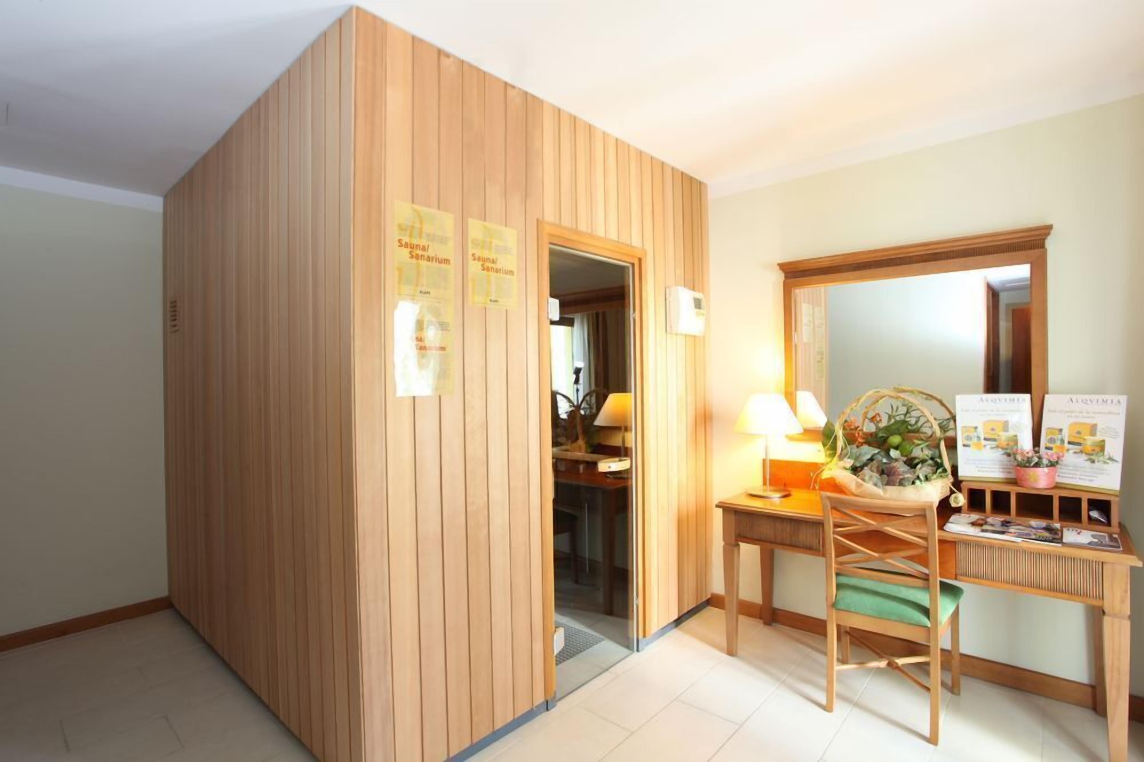 sauna, body treatments, aromatherapy, body wraps, body scrubs, facials