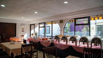 Desayuno buffet los fines de semana (MXN 189 por persona)