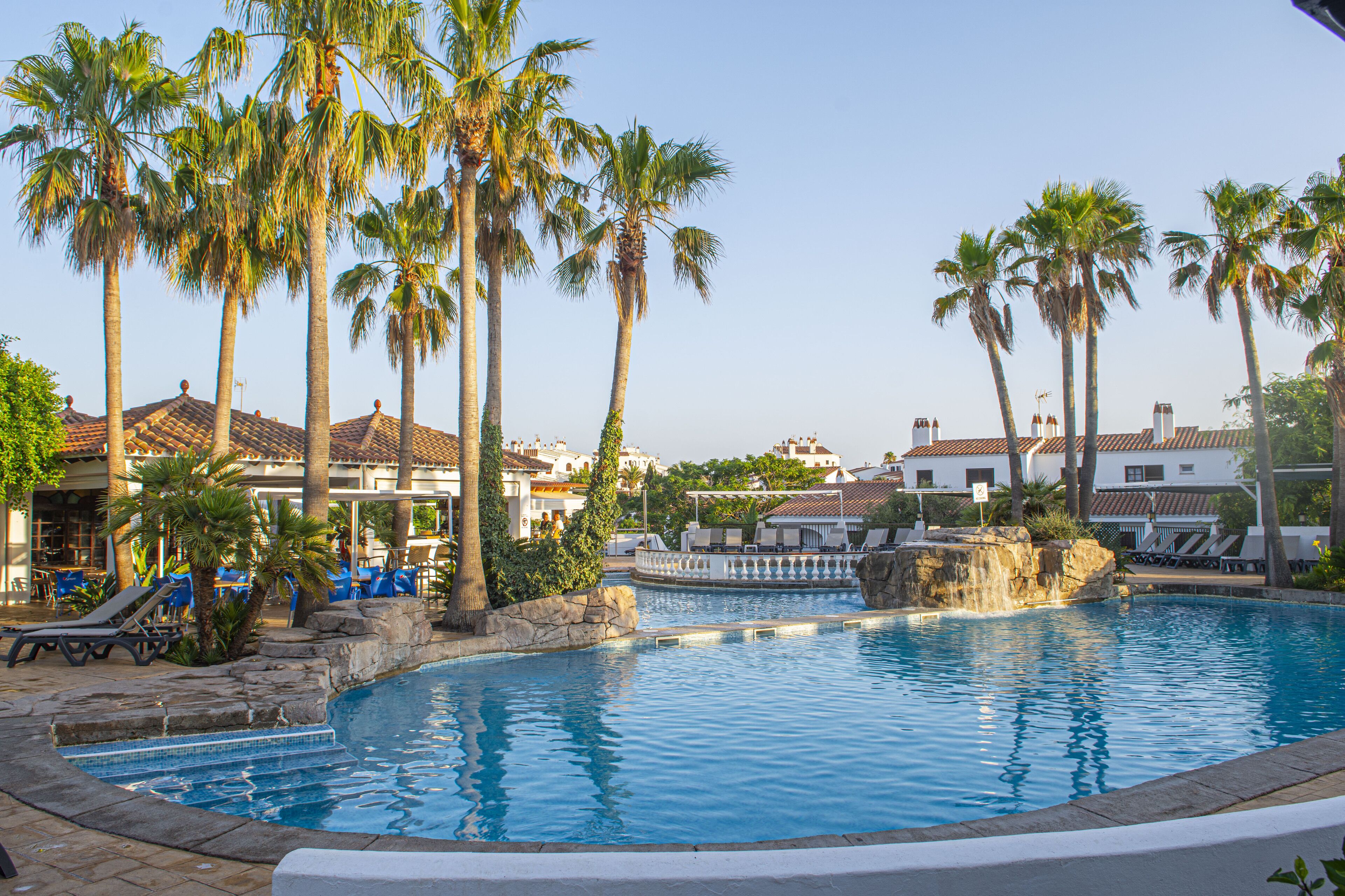 outdoor pool, open 9:00 am to 7:00 pm, pool umbrellas, pool loungers