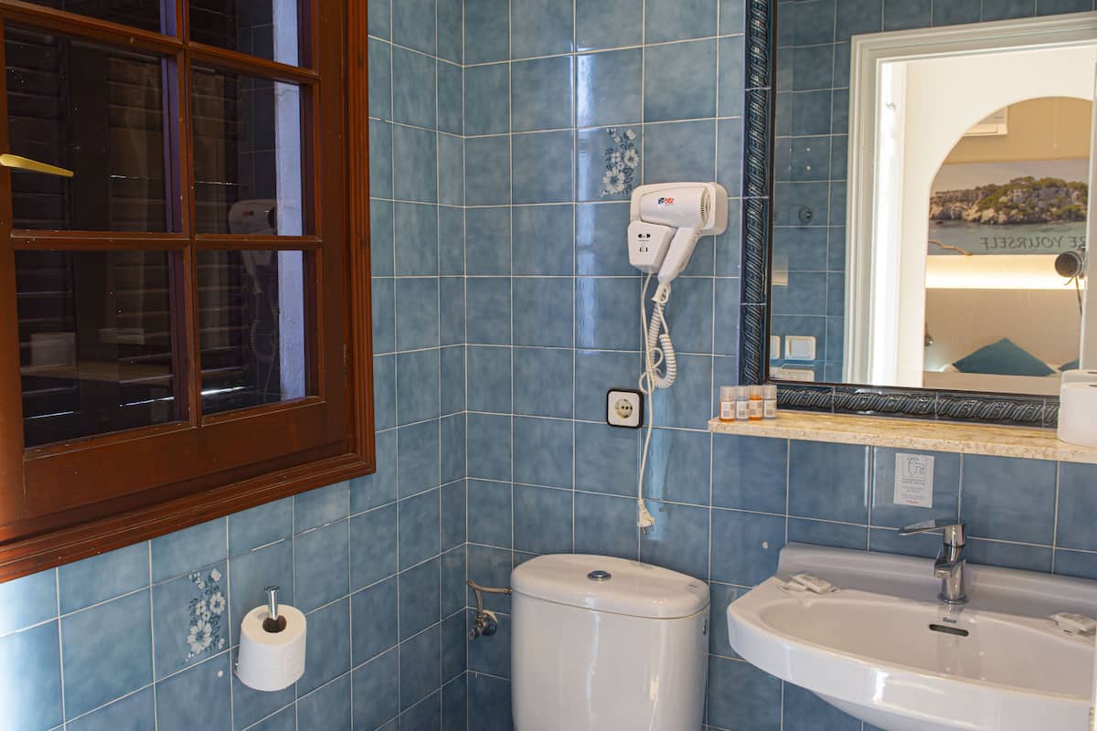 apartment, 1 bedroom, terrace | bathroom | bathtub, hair dryer, towels