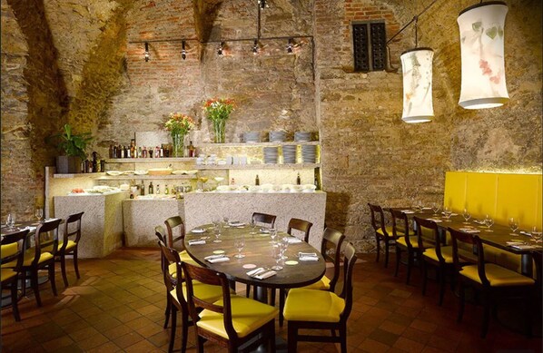 Déjeuner et dîner servis sur place