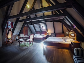 Suite | Hypo-allergenic bedding, minibar, in-room safe, desk - Hotel & Residence U Tri Bubnu (Prague)
