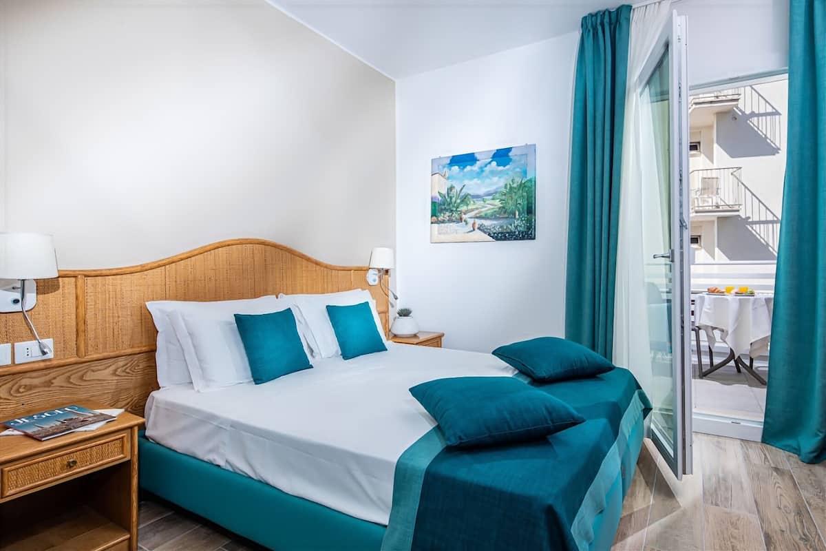 Classic Double or Twin Room, Partial Sea View