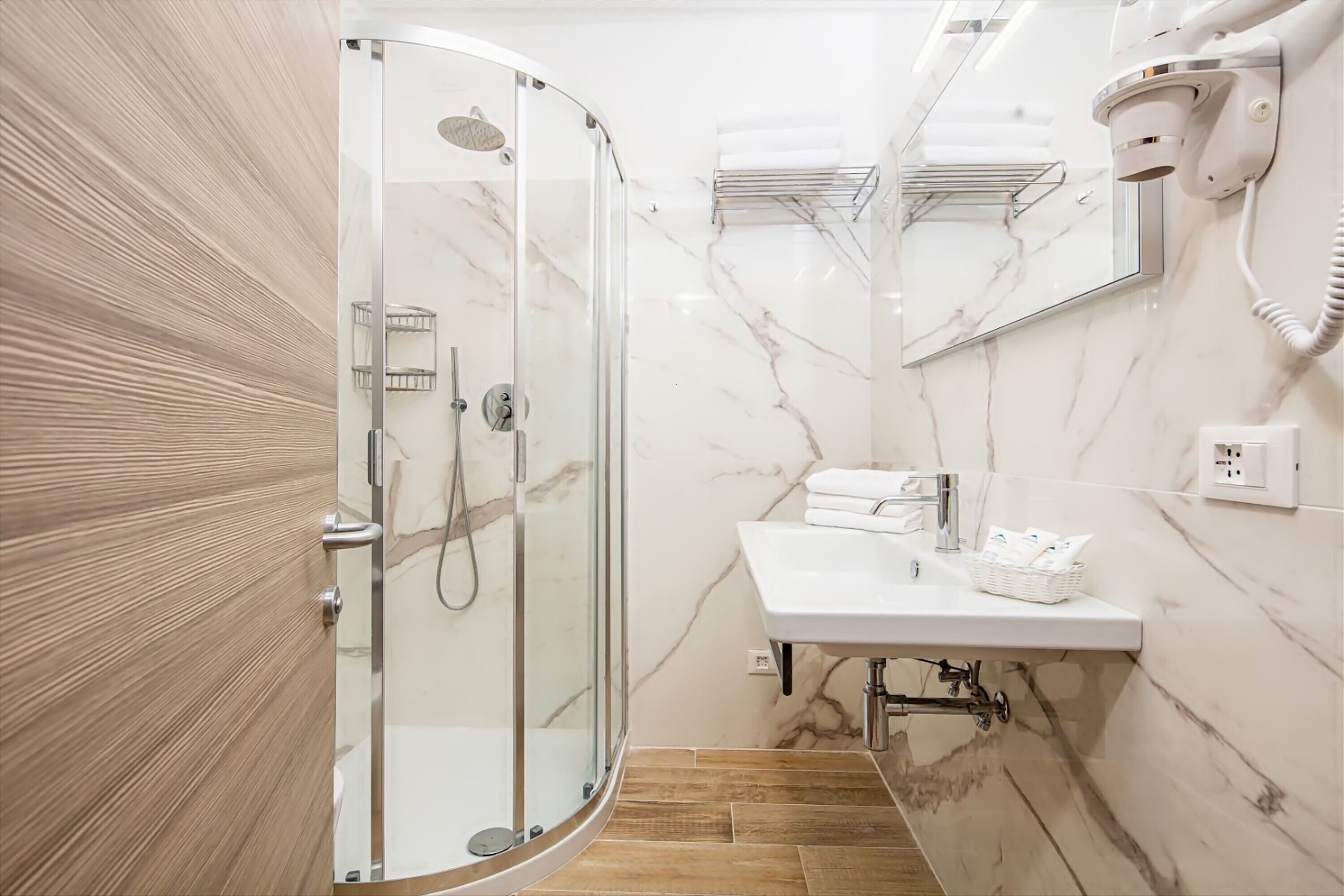 shower, free toiletries, hair dryer, towels