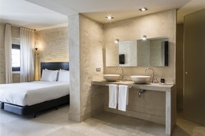 Junior Suite Views | Premium bedding, down comforters, minibar, in-room safe - EME Catedral Mercer Hotel (Seville)