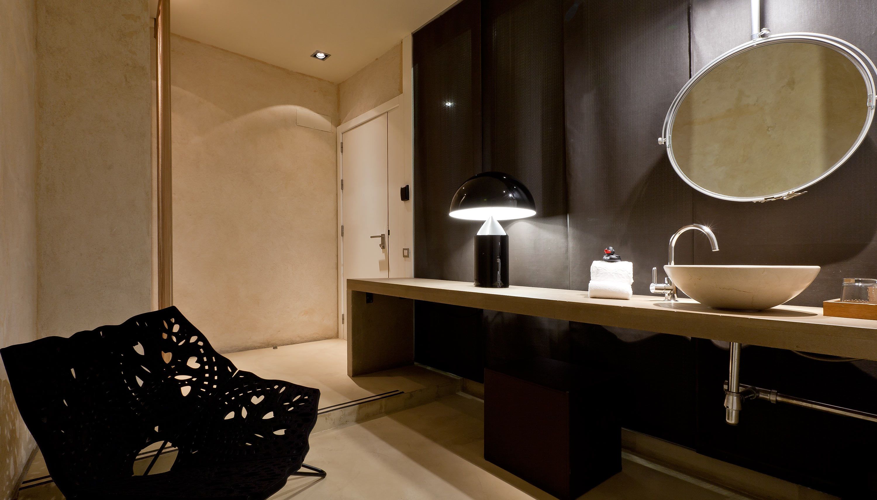 1 bedroom, premium bedding, down duvets, minibar