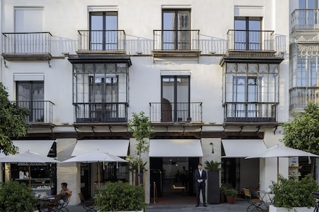 Front of property. EME Catedral Mercer Hotel