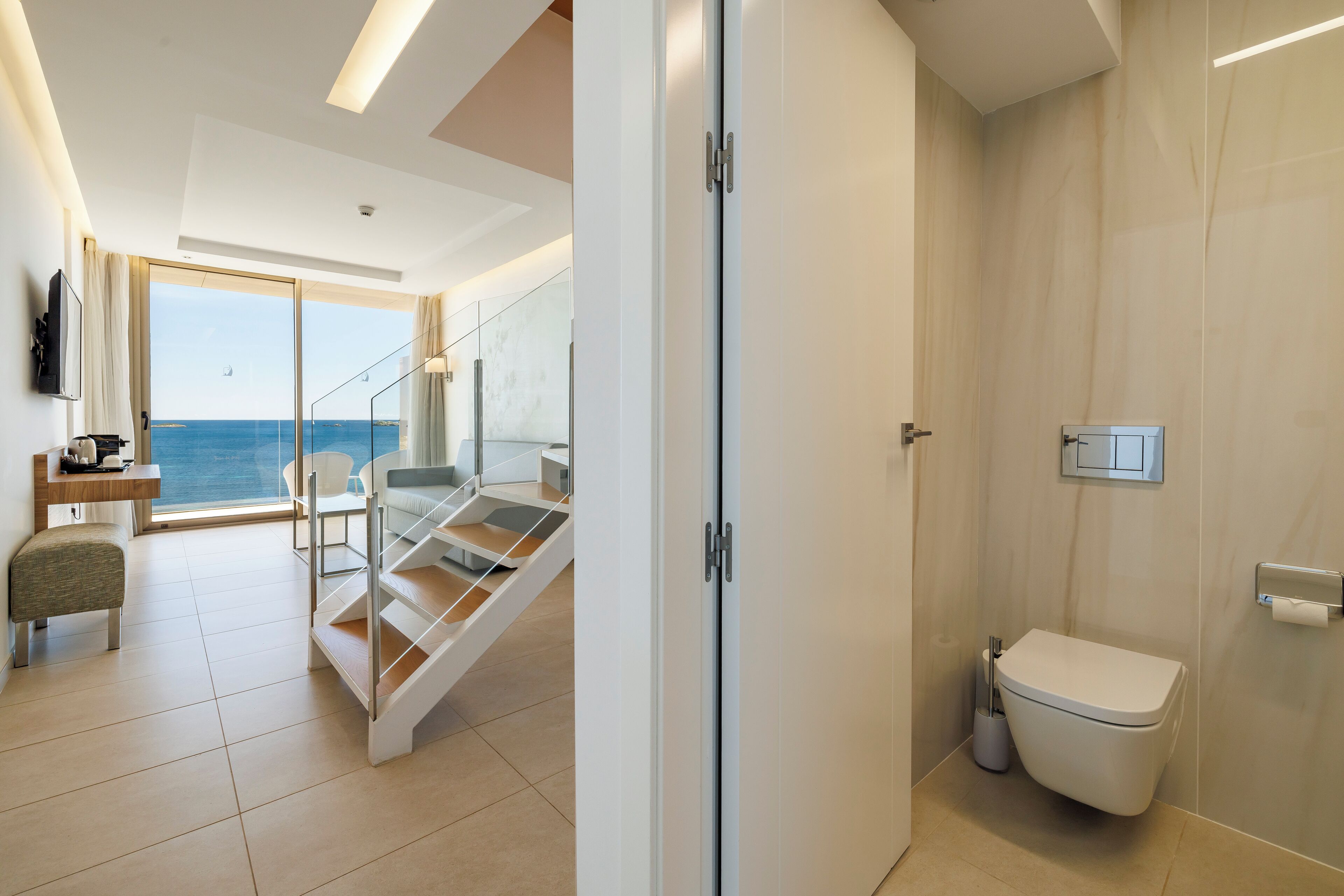 panoramic duplex, jetted tub, sea view (suite) | living area | 43-inch flat-screen tv with satellite channels, tv