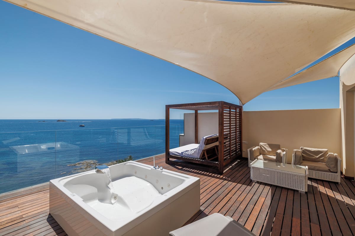 Loftsleilighet – panorama, massasjebadekar, sjøutsikt (Suite) | Terrasse/patio