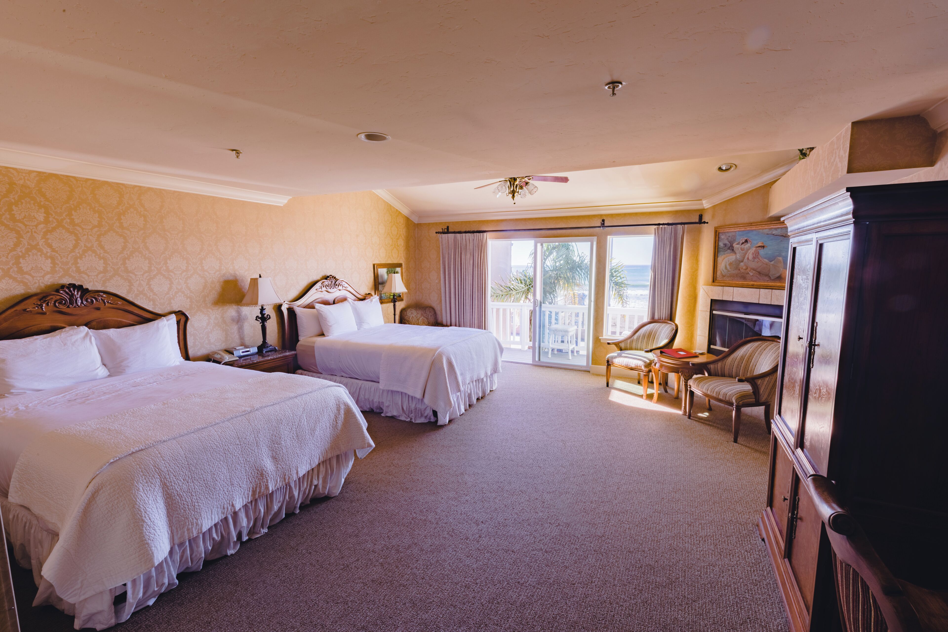 Deluxe Room | Hypo-allergenic bedding, individually decorated, individually furnished