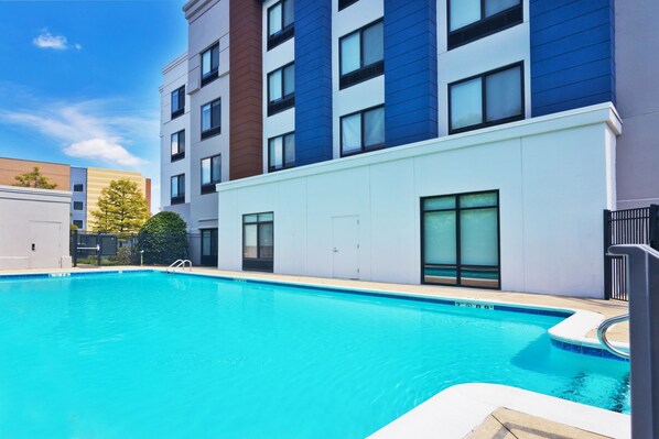 Außenpool (je nach Saison geöffnet)