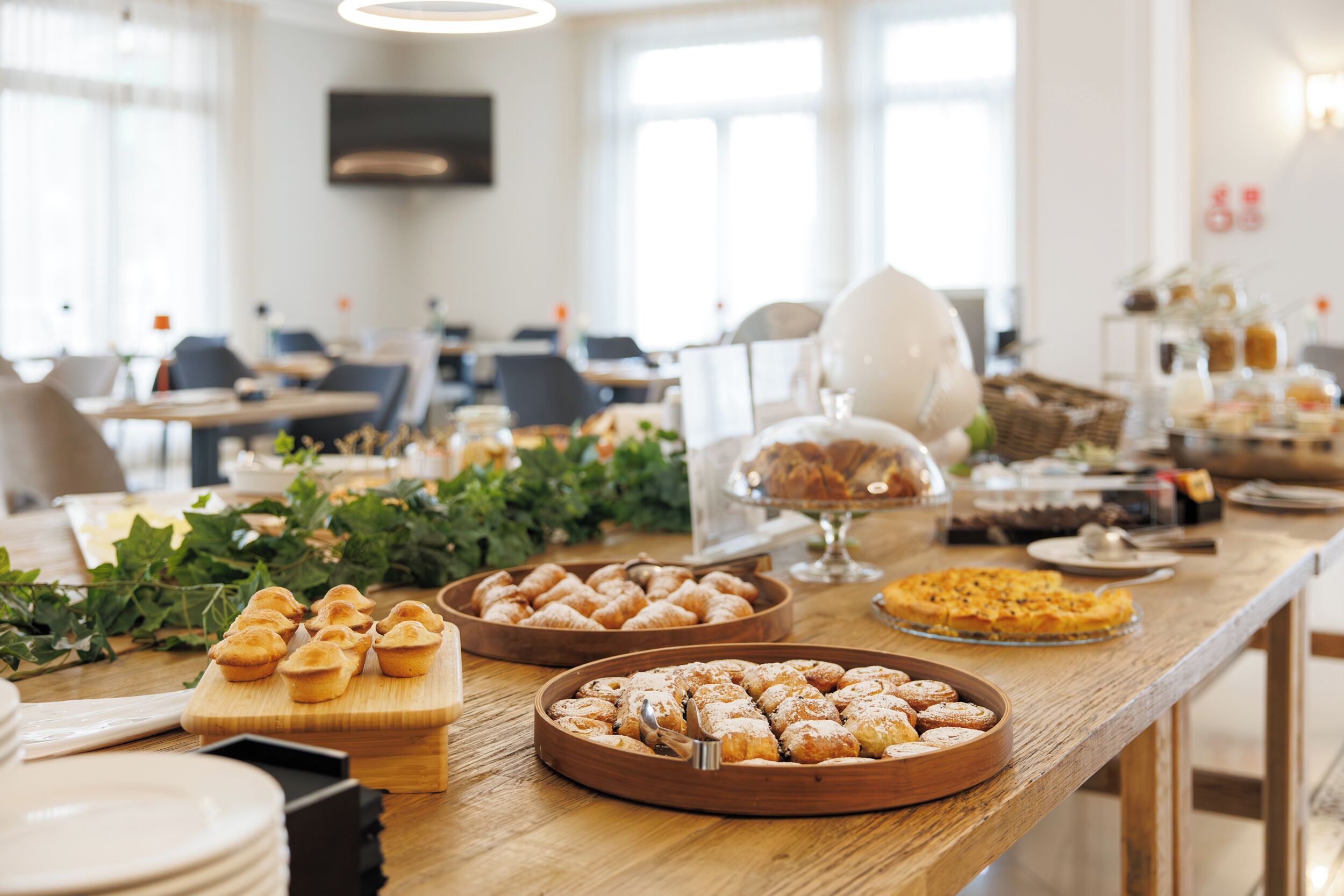 Free daily buffet breakfast