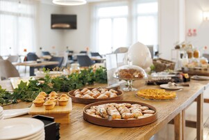 Desayuno bufé gratuito y diario