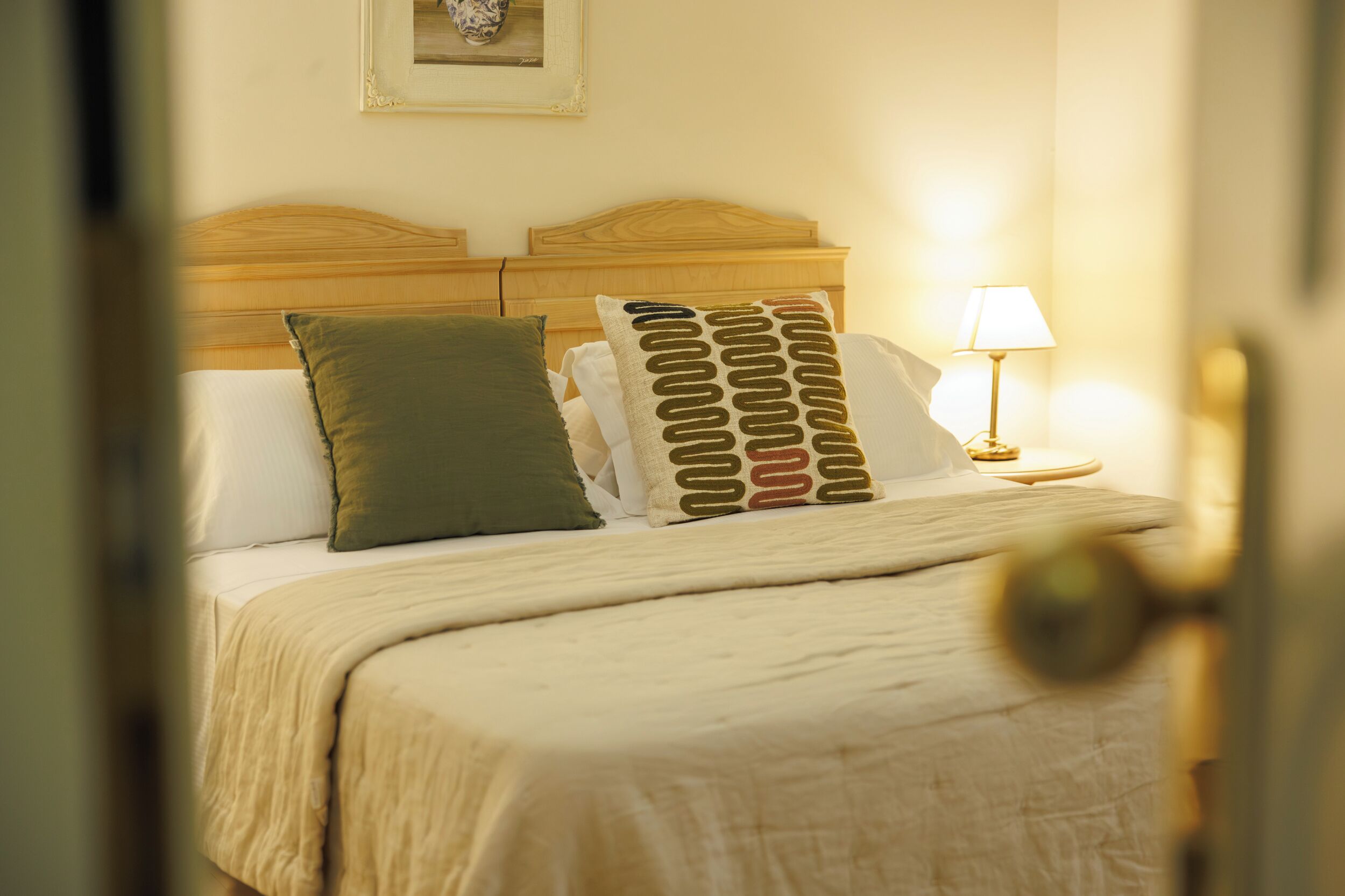 Standard Room | Minibar, in-room safe, desk, soundproofing