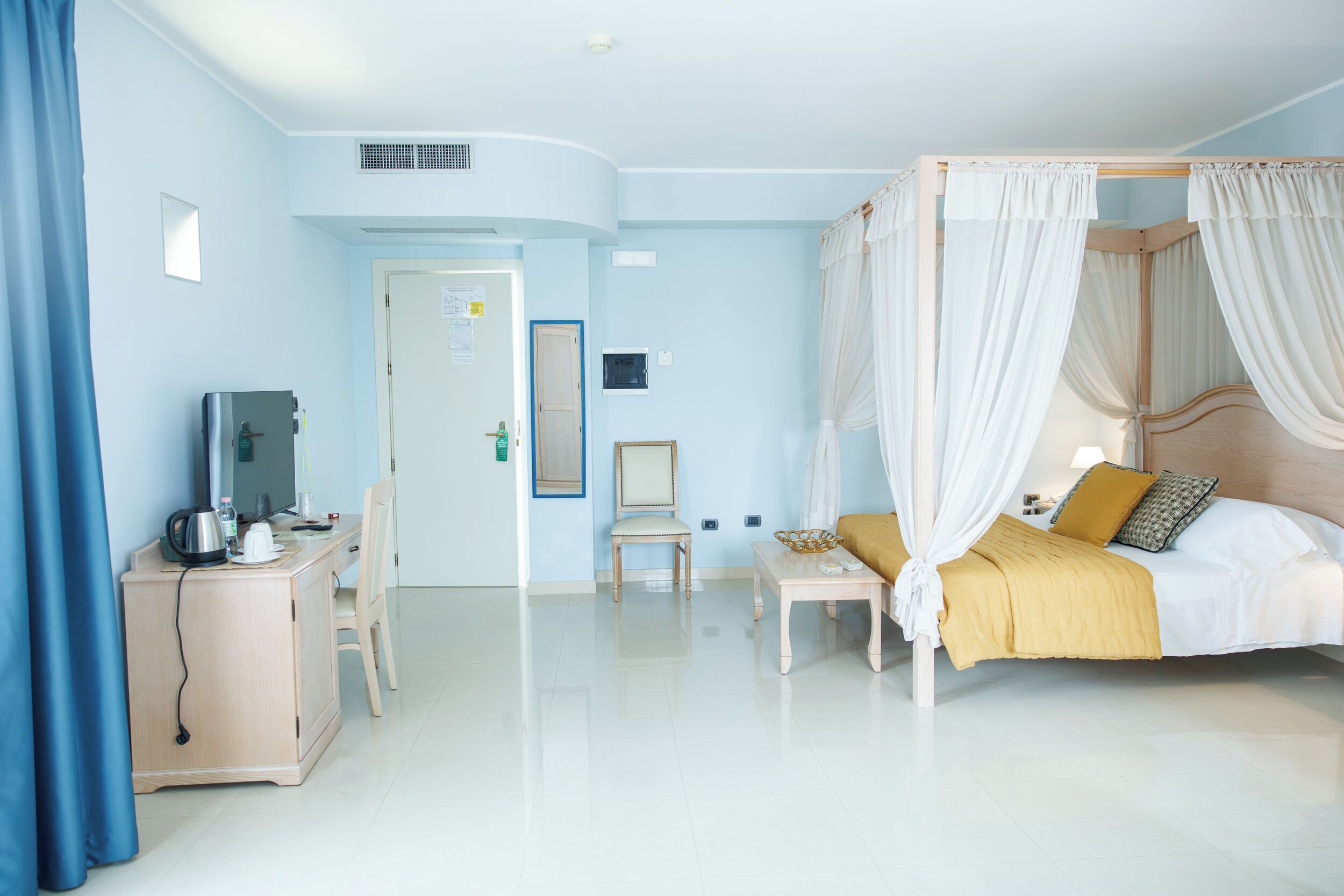 Junior Suite Palace | Minibar, in-room safe, desk, soundproofing