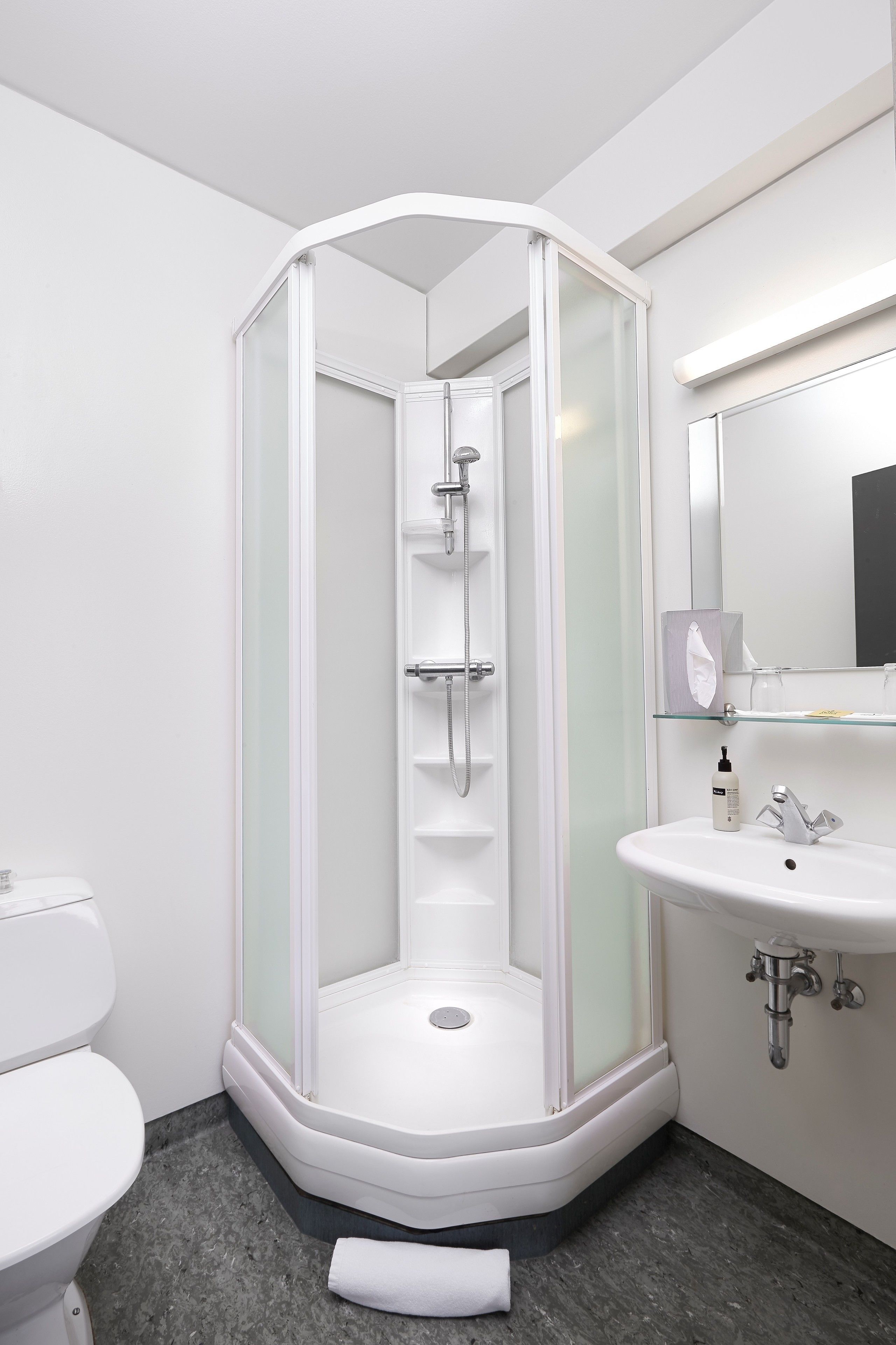 eco-friendly toiletries, towels