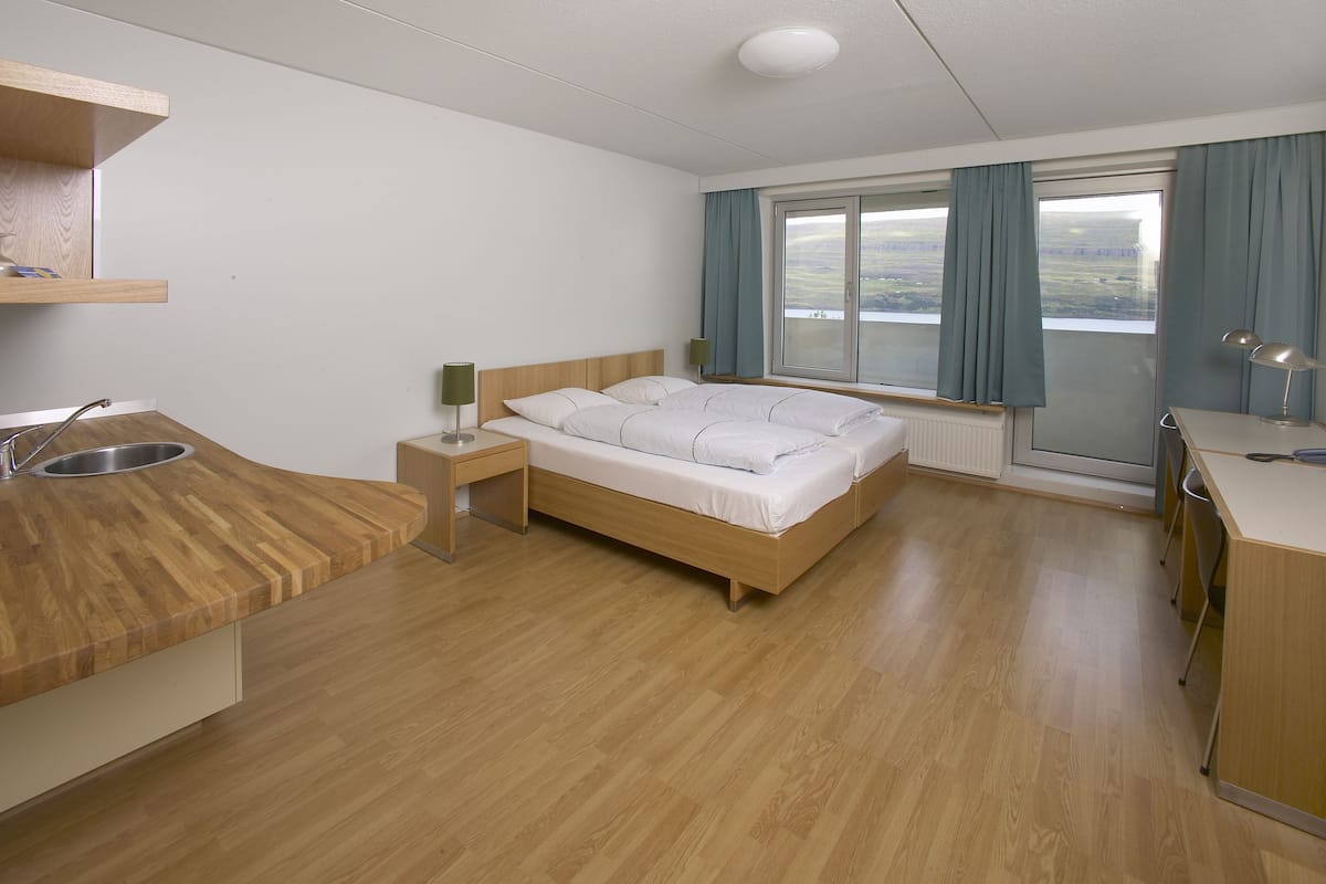 desk, blackout curtains, free wifi, bed sheets