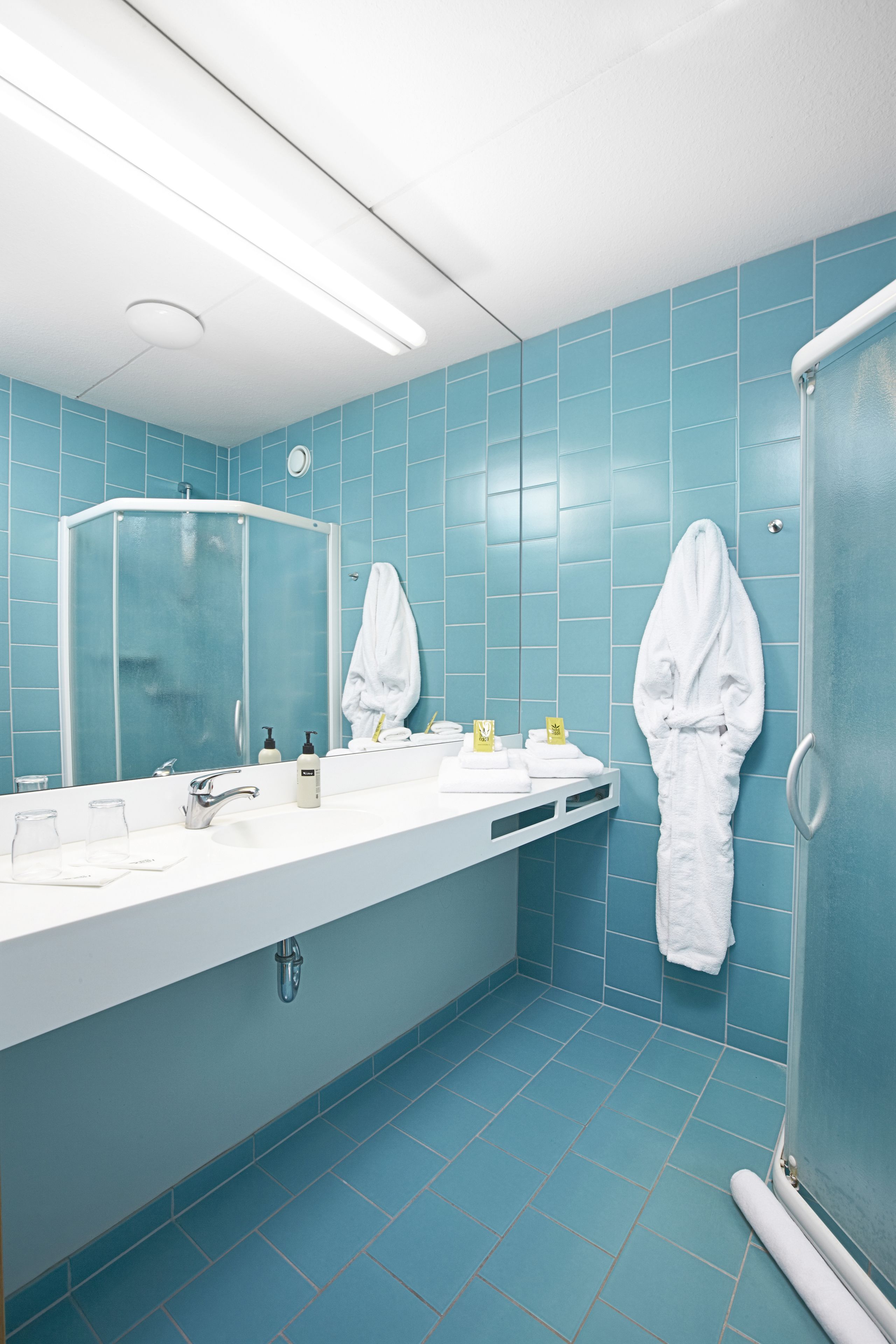 eco-friendly toiletries, towels