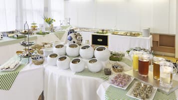 Daily buffet breakfast (ISK 3400 per person)