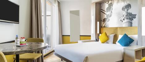 Studiolejlighed (1 person) | Pengeskab på værelset, skrivebord, mørklægningsgardiner, lydisolering