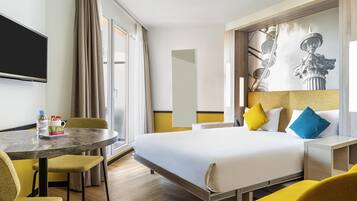 Studio (1 person) | Literie de qualité supérieure, coffres-forts dans les chambres, bureau
