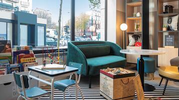 Kawasan main kanak-kanak – tertutup