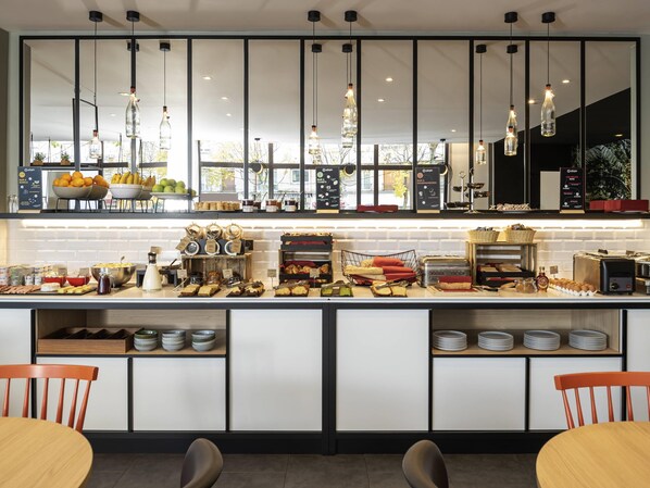 Daily buffet breakfast (EUR 16 per person)
