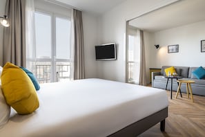 Appartement, 1 slaapkamer, balkon | Luxe beddengoed, een kluis op de kamer, een bureau