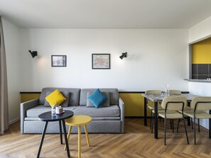 Luxe beddengoed, een kluis op de kamer, een bureau