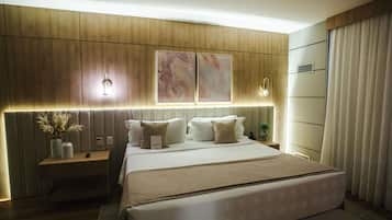 Suíte júnior, 1 cama King, vista para o mar | Frigobar, cofres nos quartos, escrivaninha, quartos à prova de som