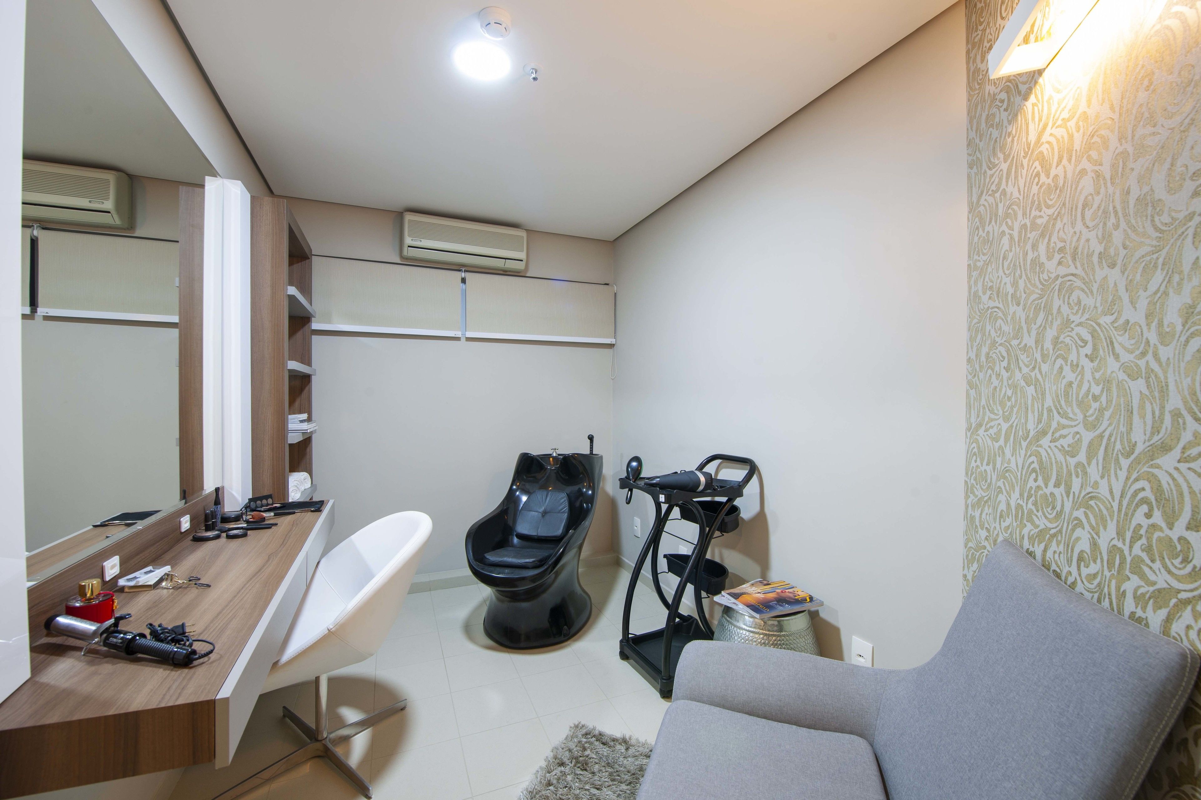 body treatments, body scrubs, facials, 4 treatment rooms