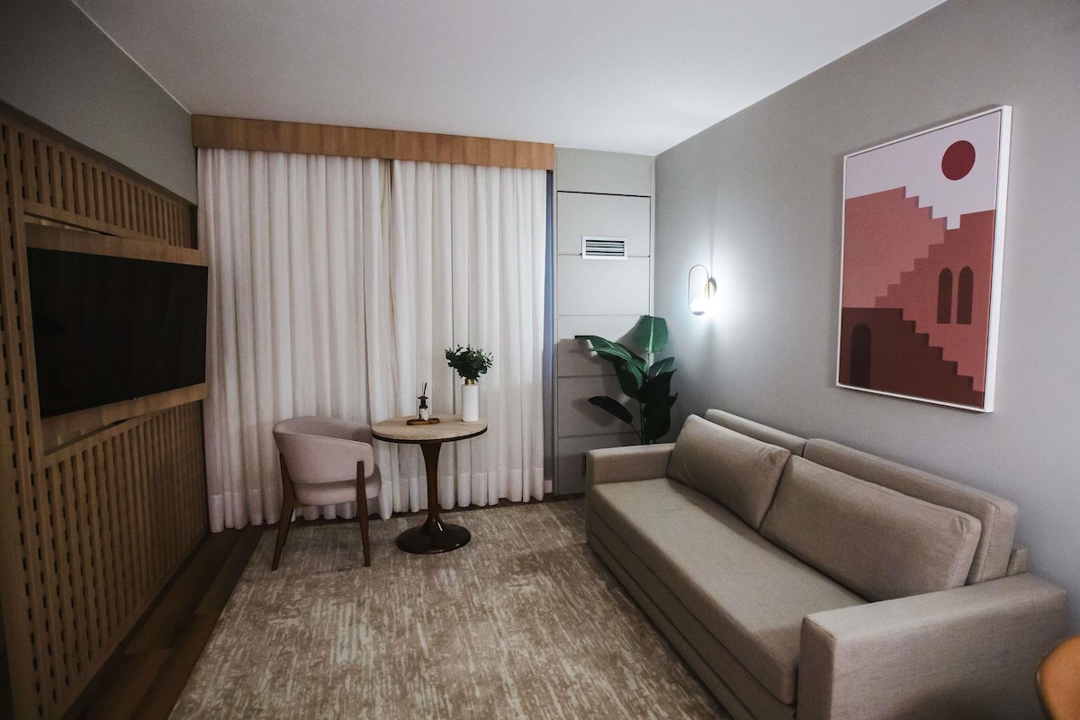 ジュニア スイート キングベッド 1 台 シービュー | ミニバー、セーフティボックス (室内)、デスク、防音設備