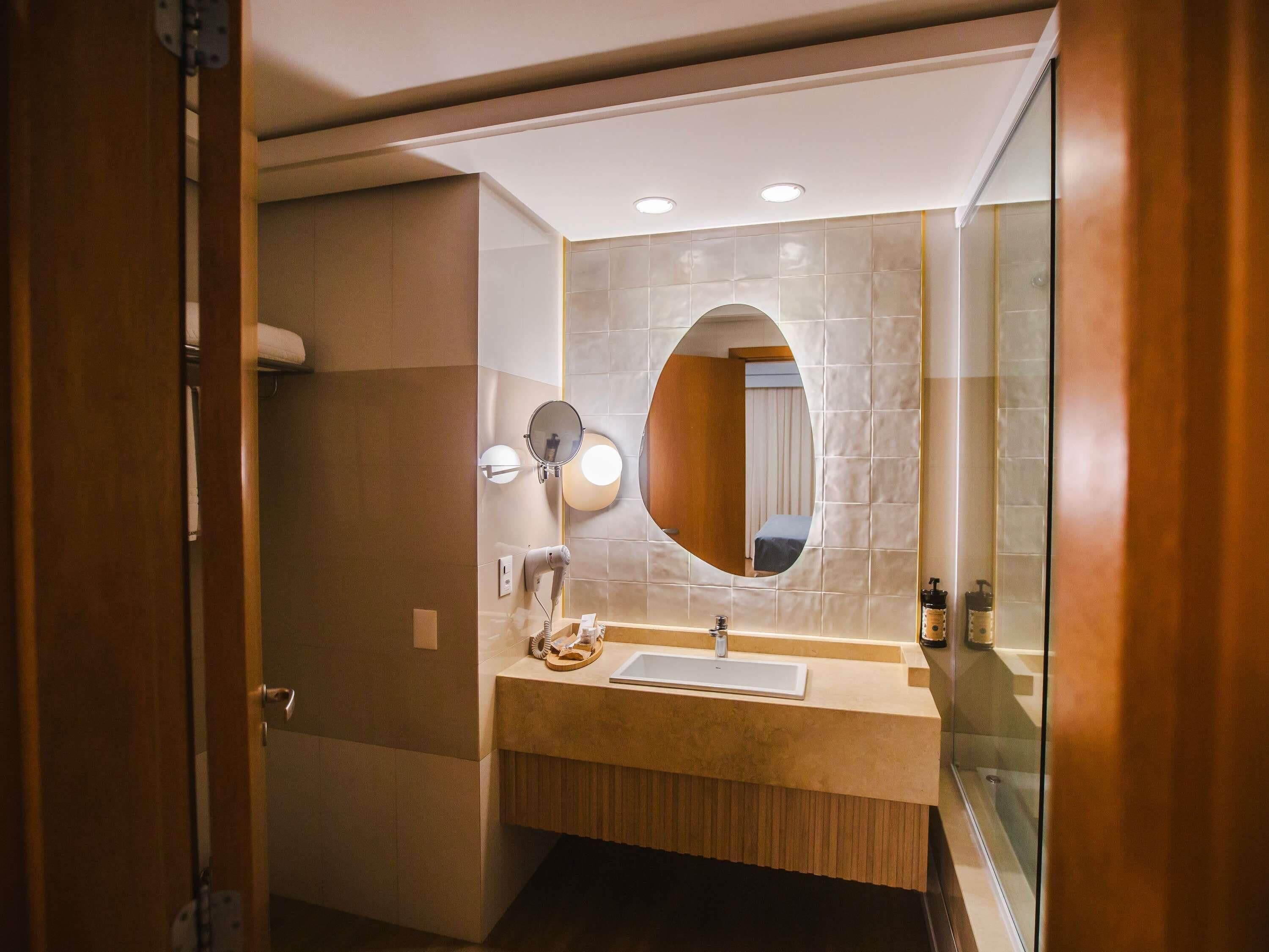 junior suite, 1 king bed, sea view | minibar, in-room safe, desk, soundproofing