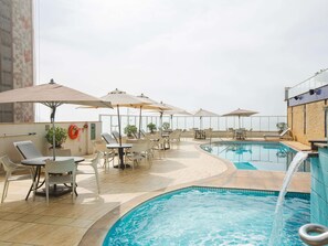 Indoor pool, outdoor pool - Mercure Camboriu Hotel (Balneário Camboriú)
