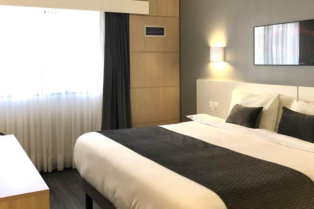 Superior Room, 1 Double Bed, Sea View | Minibar, in-room safe, desk, soundproofing
