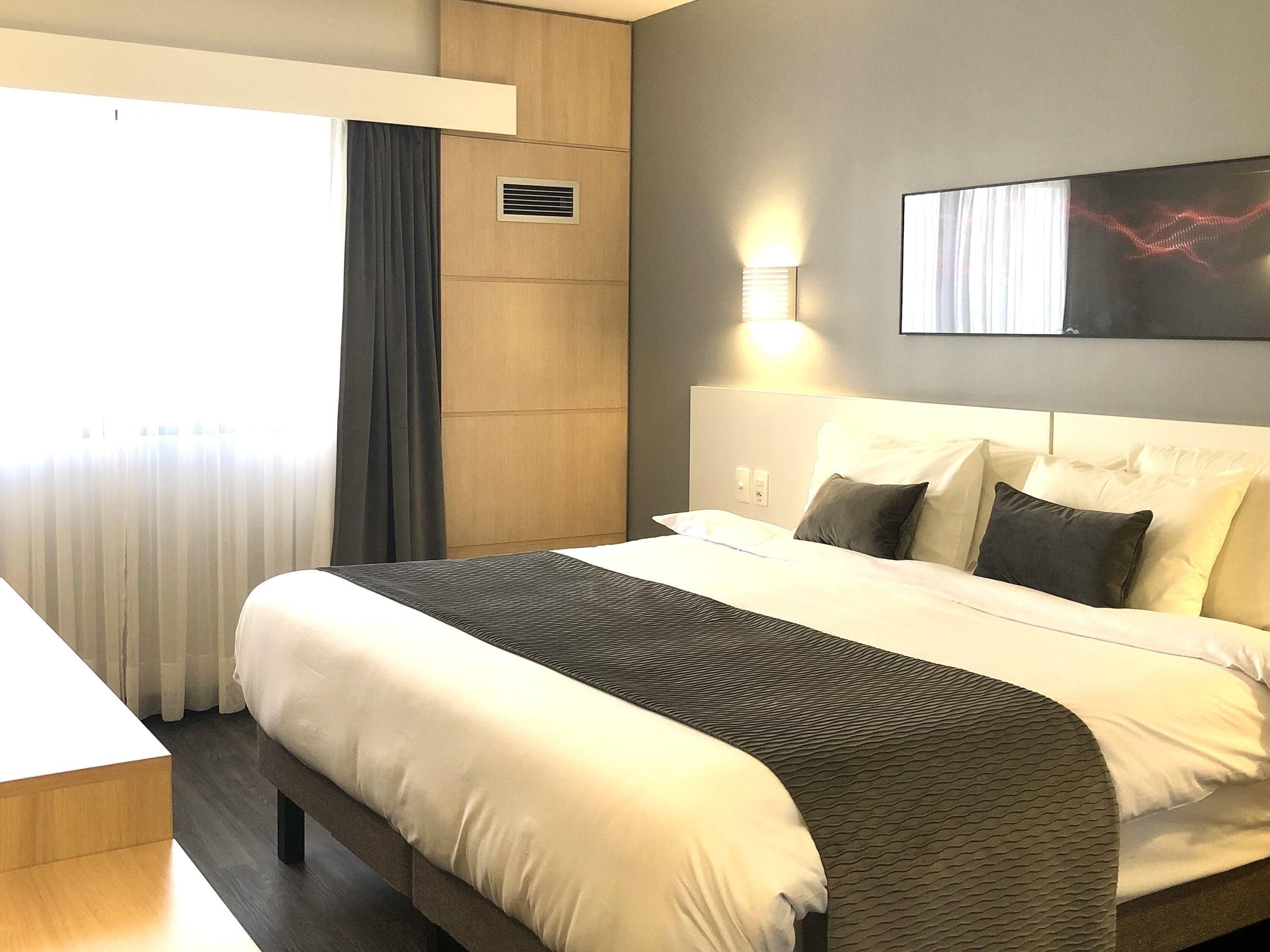 Habitación estándar, 1 cama matrimonial | Minibar, caja de seguridad en la habitación y escritorio 