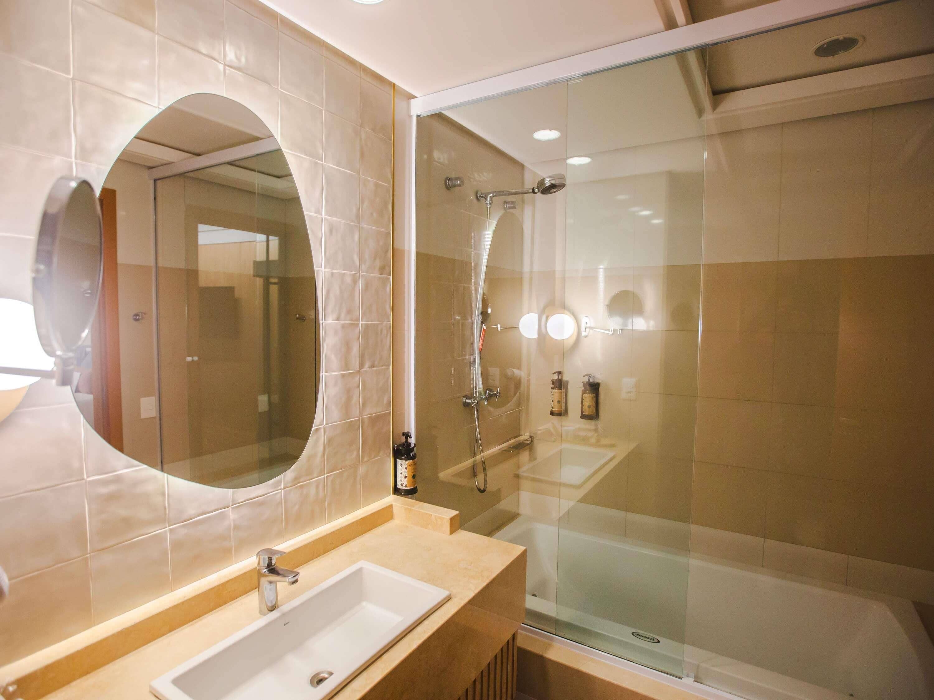 junior suite, 1 king bed, sea view | minibar, in-room safe, desk, soundproofing