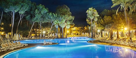 Indoor pool, outdoor pool, sun loungers