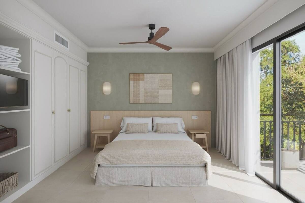 Minibar, desk, soundproofing, free cots/infant beds