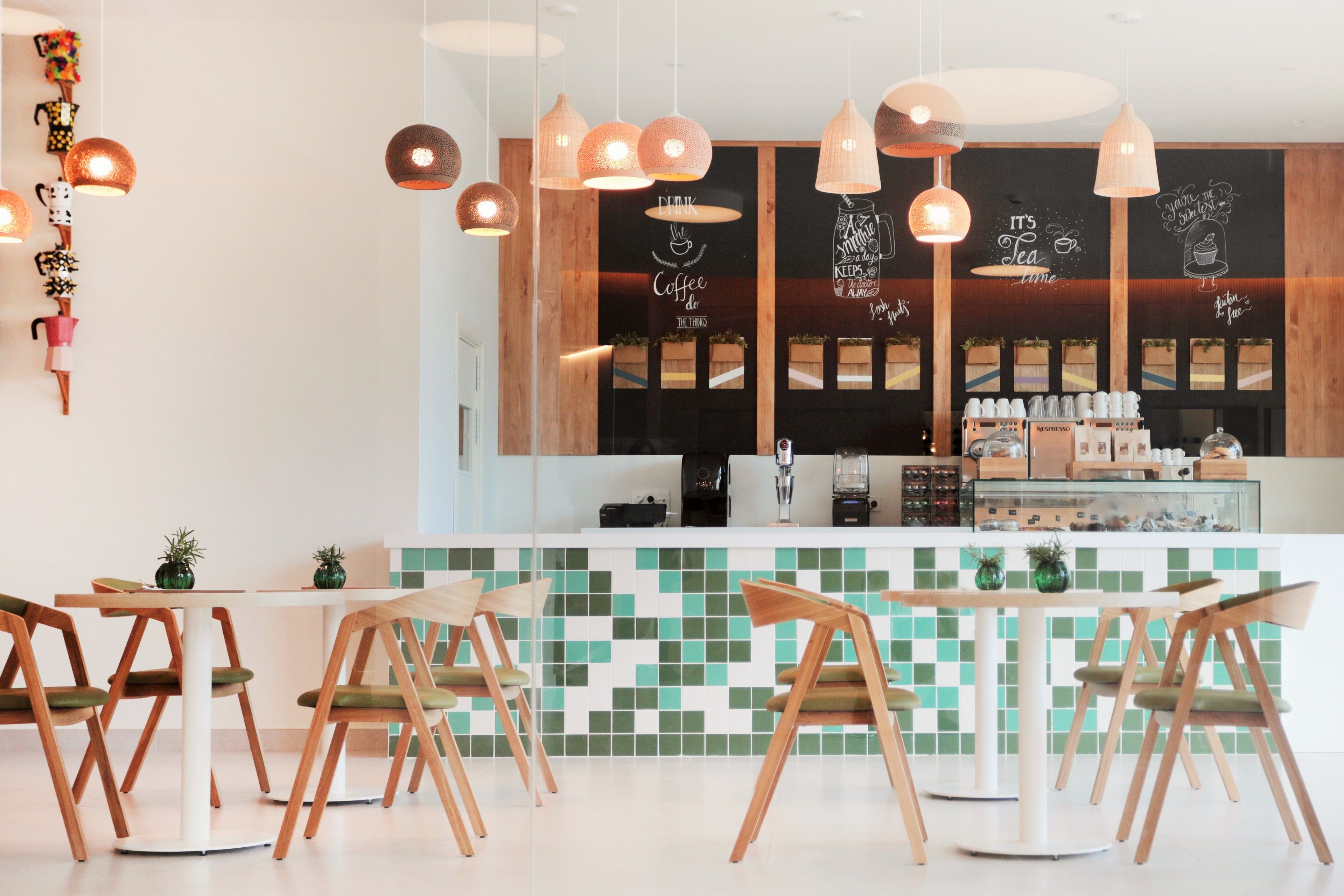 5 bars/lounges, poolside bar