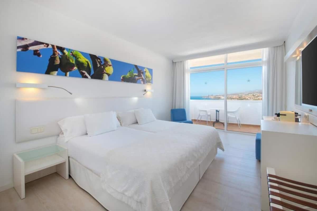 Minibar, Zimmersafe, individuell dekoriert, individuell eingerichtet