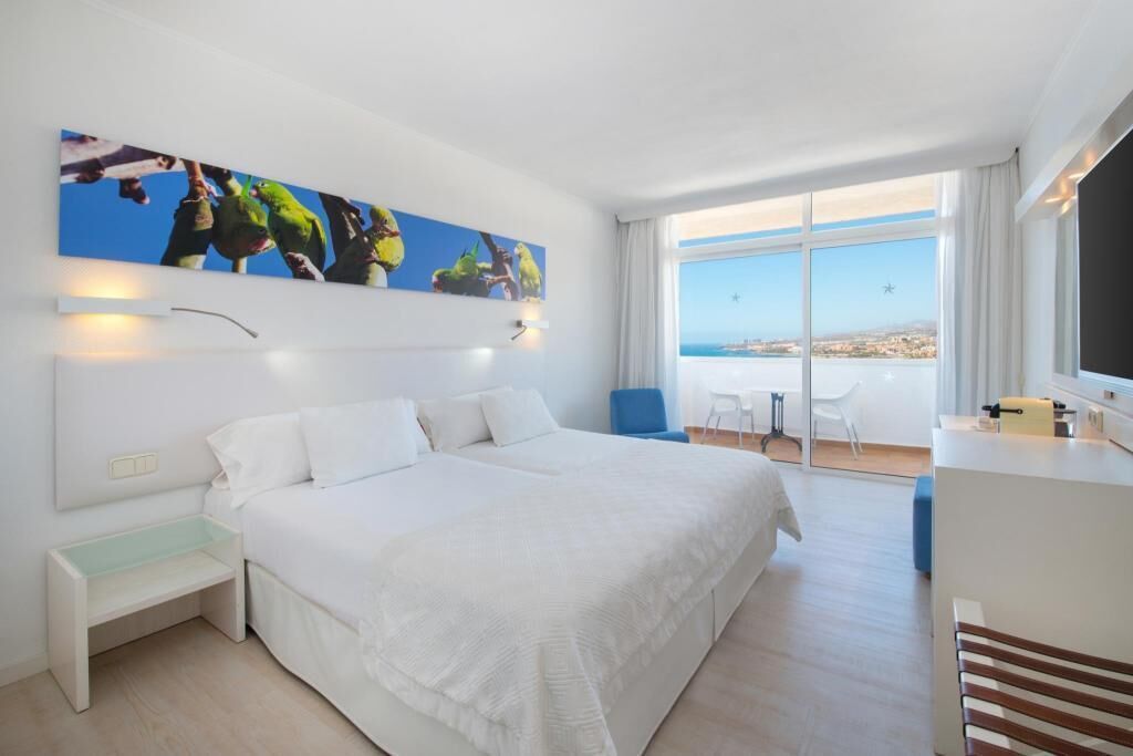 Minibar, coffres-forts dans les chambres, décoration personnalisée