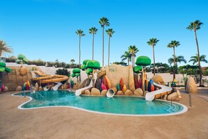 2 outdoor pools, pool umbrellas, sun loungers
