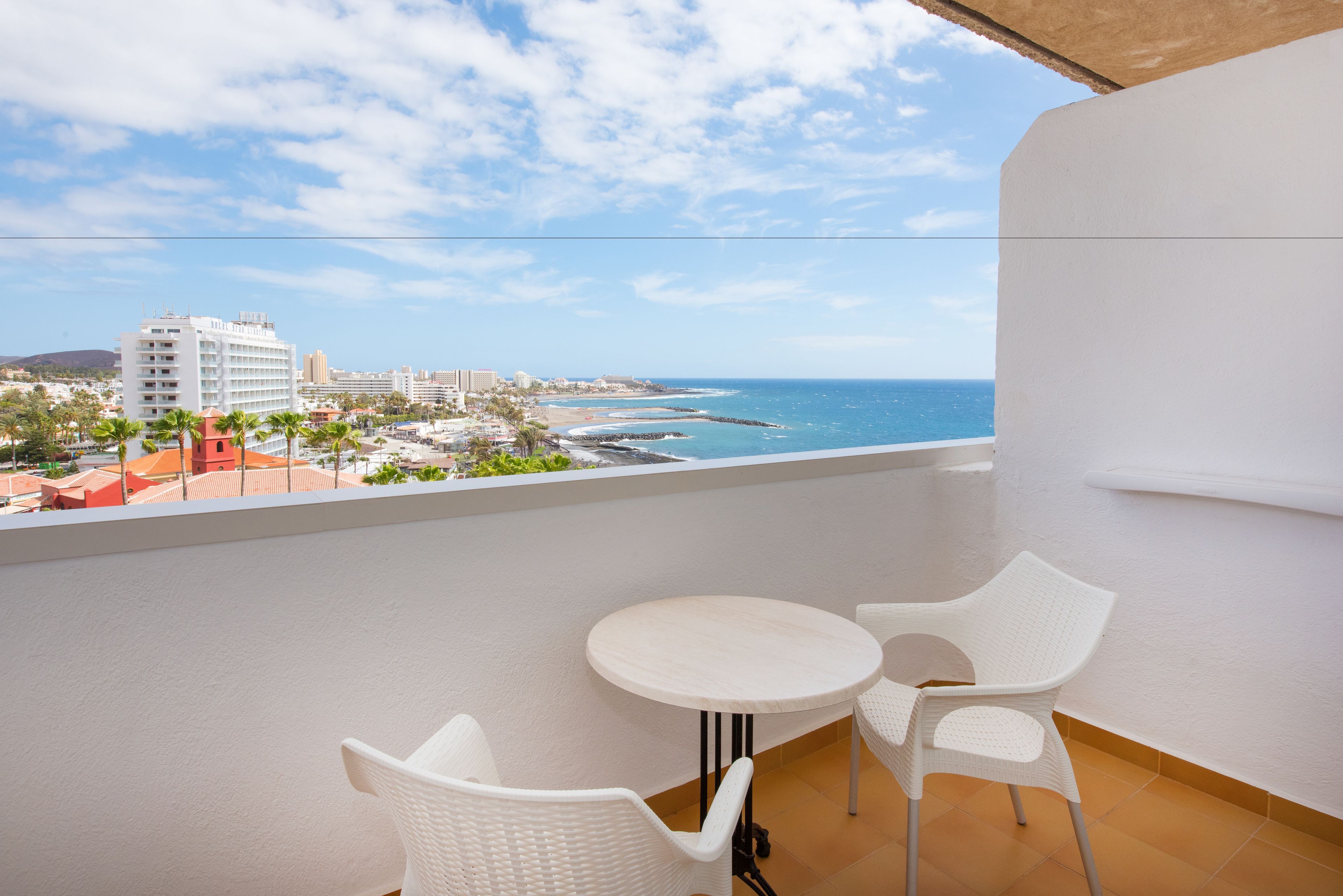Habitación con 2 camas individuales, vistas al mar | Vistas desde la habitación