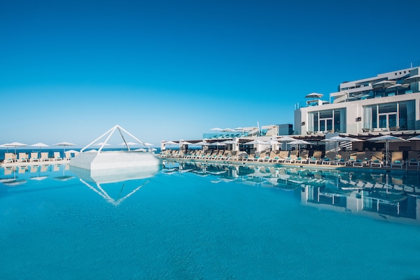 2 outdoor pools, pool umbrellas, sun loungers