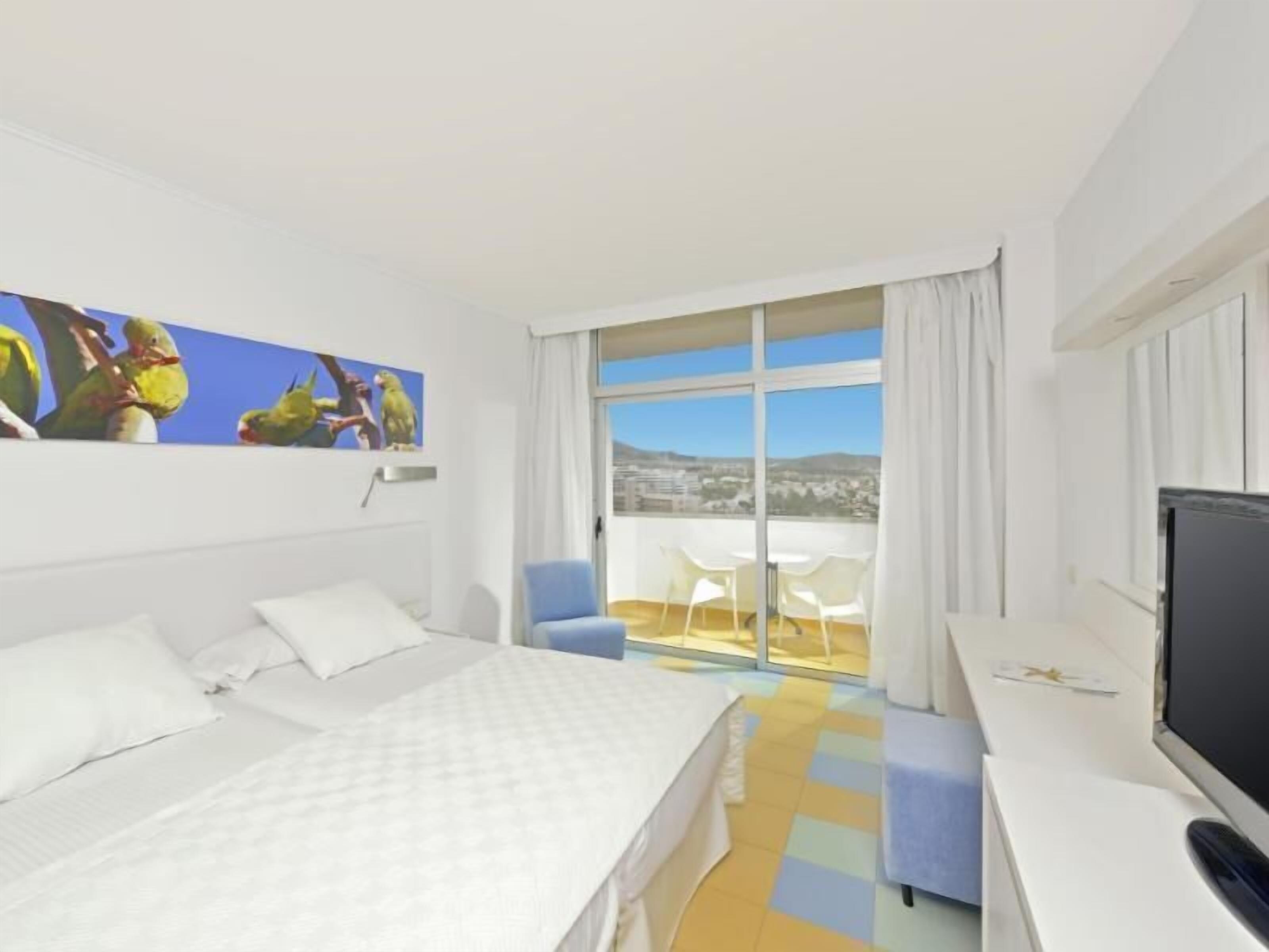 Minibar, coffres-forts dans les chambres, décoration personnalisée